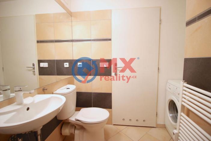 Pronájem bytu 1+kk, Praha - Vysočany, Skloněná, 51 m2