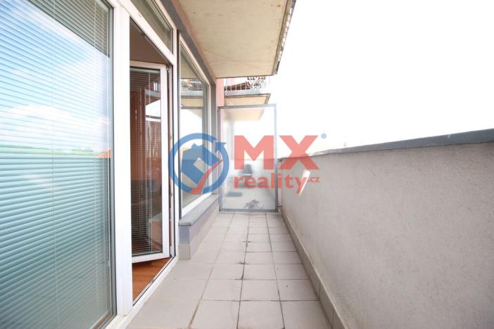 Pronájem bytu 1+kk, Praha - Vysočany, Skloněná, 51 m2