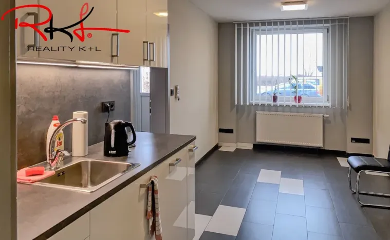 Pronájem kanceláře, Martiněves, 32 m2