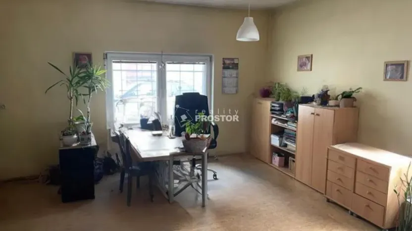 Pronájem skladu, Králův Dvůr, Tovární, 7000 m2