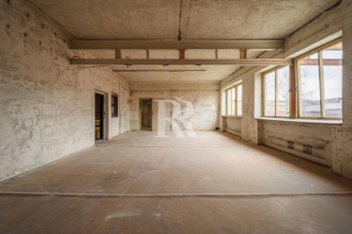 Prodej komerční nemovitosti, Nový Bor, B. Egermanna, 1777 m2