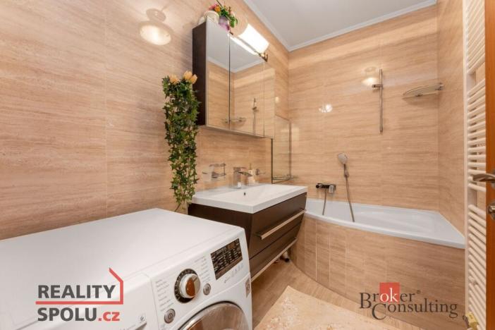 Prodej bytu 3+1, Liberec - Liberec VI-Rochlice, Nádvorní, 72 m2