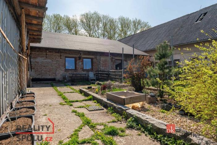 Prodej zemědělského objektu, Kněžice, 1850 m2