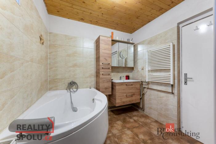 Prodej zemědělského objektu, Kněžice, 1850 m2