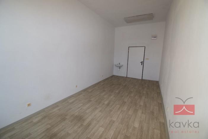 Pronájem výrobních prostor, Pelhřimov, Pražská, 665 m2