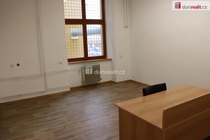 Pronájem obchodního prostoru, Břeclav, náměstí T. G. Masaryka, 43 m2