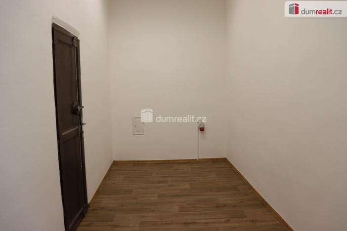 Pronájem obchodního prostoru, Břeclav, náměstí T. G. Masaryka, 43 m2