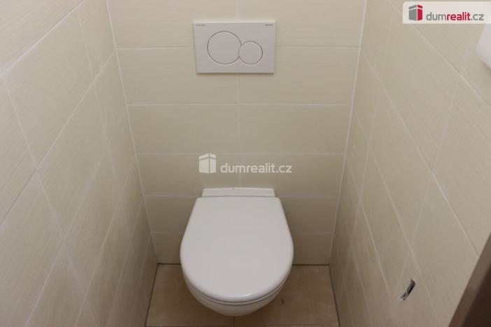 Pronájem obchodního prostoru, Břeclav, náměstí T. G. Masaryka, 43 m2