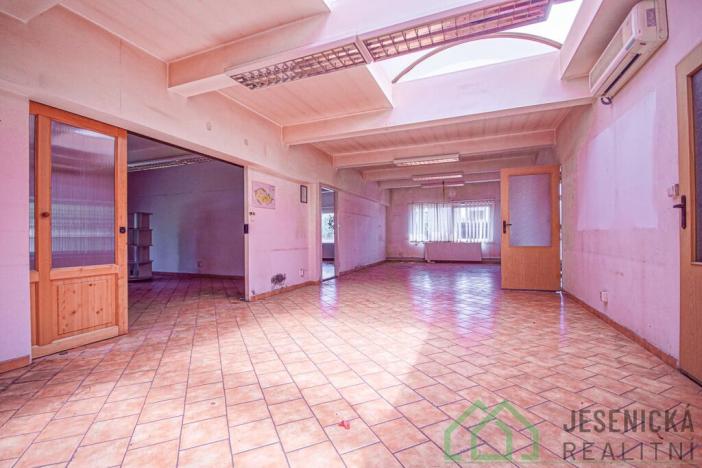 Prodej výrobních prostor, Javorník, Nádražní, 3580 m2