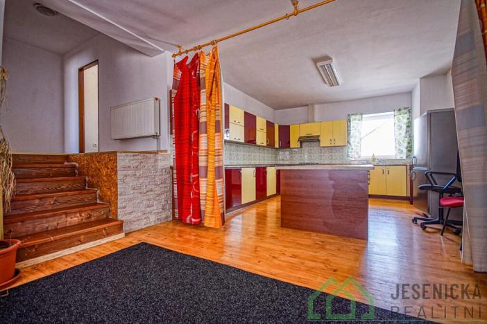 Prodej výrobních prostor, Javorník, Nádražní, 3580 m2