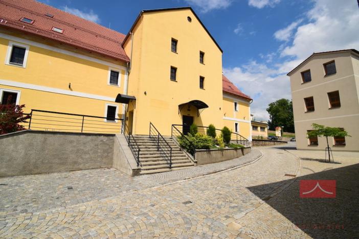 Pronájem komerční nemovitosti, Pacov, nám. Svobody, 442 m2