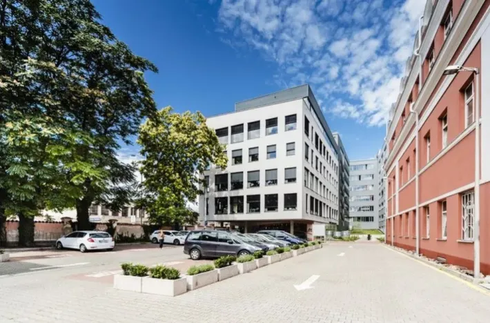 Pronájem kanceláře, Praha - Hlubočepy, Nádražní, 239 m2