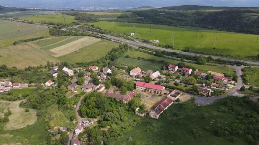 Prodej zemědělské usedlosti, Rtyně nad Bílinou - Malhostice, 4000 m2