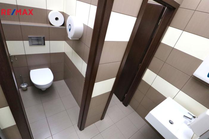 Pronájem kanceláře, Kopřivnice, Záhumenní, 394 m2