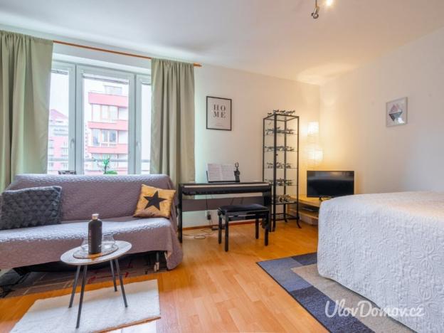 Pronájem bytu 1+kk, Praha - Záběhlice, Mattioliho, 33 m2