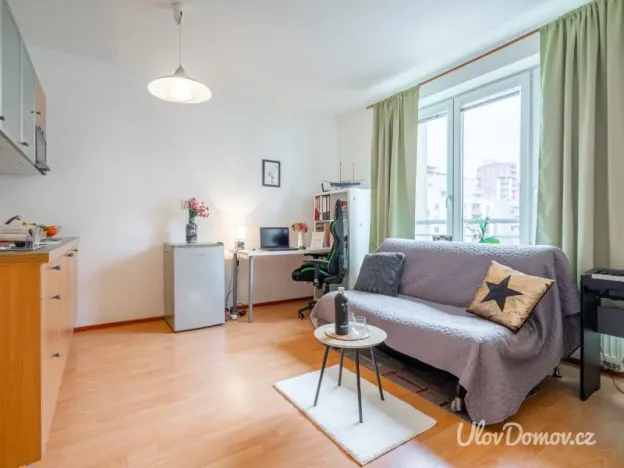 Pronájem bytu 1+kk, Praha - Záběhlice, Mattioliho, 33 m2