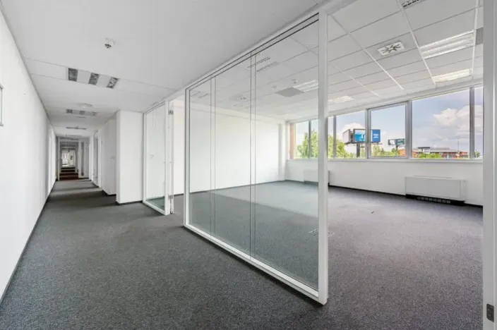 Pronájem kanceláře, Praha - Nusle, Doudlebská, 974 m2