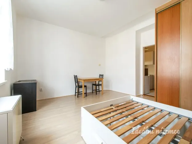 Pronájem bytu 1+kk, Praha - Vinohrady, Na Folimance, 32 m2