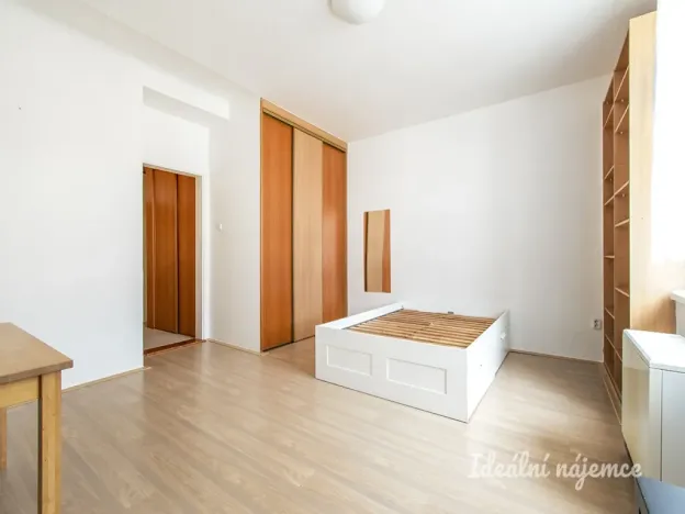 Pronájem bytu 1+kk, Praha - Vinohrady, Na Folimance, 32 m2