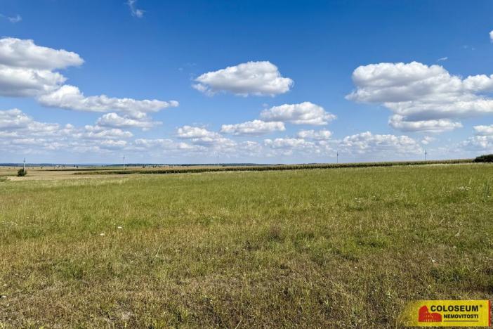 Prodej pozemku pro komerční výstavbu, Znojmo, 22332 m2