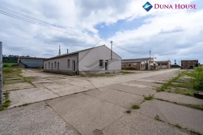 Prodej obchodního prostoru, Nedomice, 22700 m2