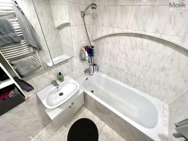 Prodej vícegeneračního domu, Žatec, Žižkovo náměstí, 200 m2