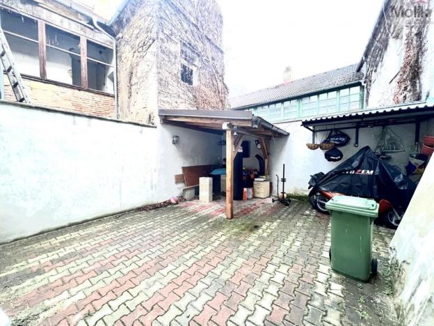 Prodej vícegeneračního domu, Žatec, Žižkovo náměstí, 200 m2