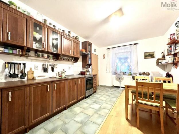 Prodej vícegeneračního domu, Žatec, Žižkovo náměstí, 200 m2