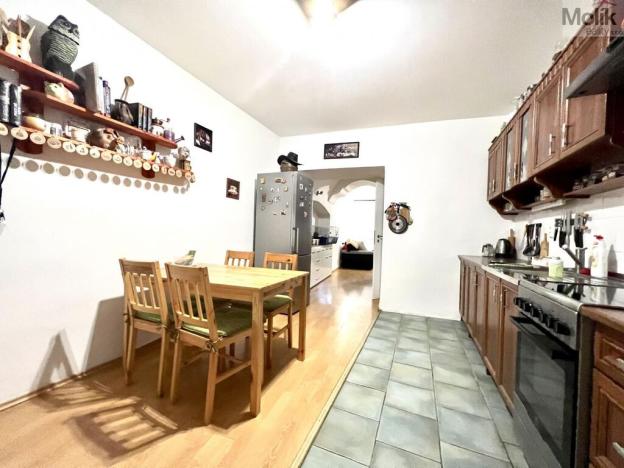 Prodej vícegeneračního domu, Žatec, Žižkovo náměstí, 200 m2