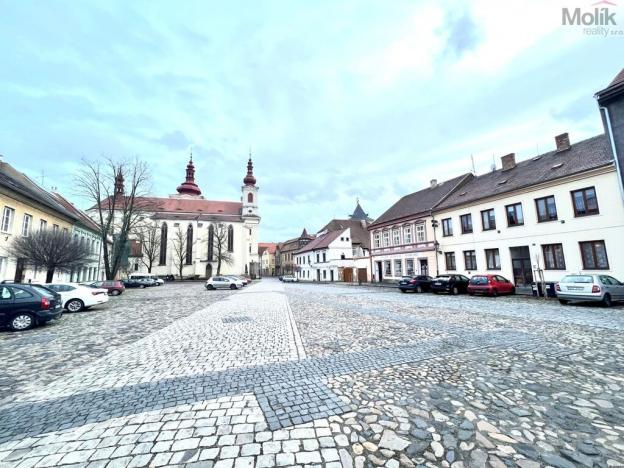 Prodej vícegeneračního domu, Žatec, Žižkovo náměstí, 200 m2