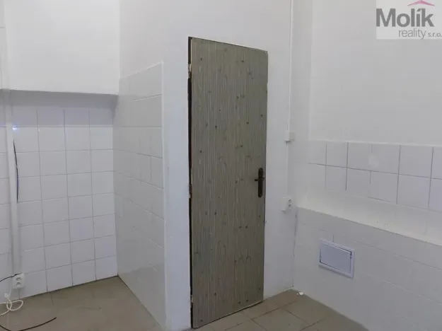 Pronájem obchodního prostoru, Teplice, Benešovo náměstí, 68 m2