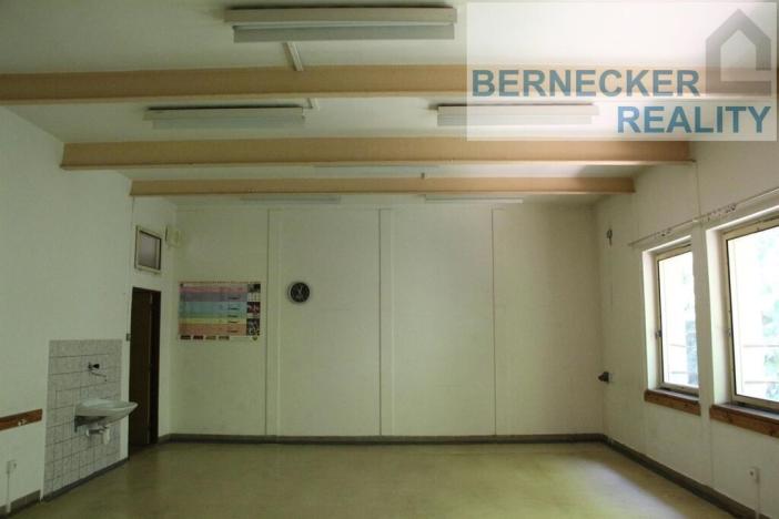 Pronájem kanceláře, Sedlčany, Na Červeném Hrádku, 450 m2