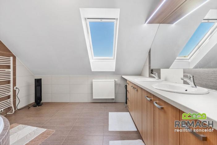 Prodej rodinného domu, Strání, nám. P. St. Spáčila, 500 m2