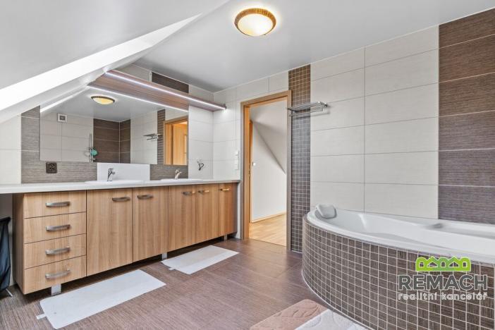 Prodej rodinného domu, Strání, nám. P. St. Spáčila, 500 m2