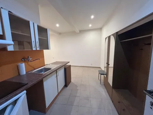 Pronájem bytu 1+kk, Praha - Strašnice, Věšínova, 28 m2