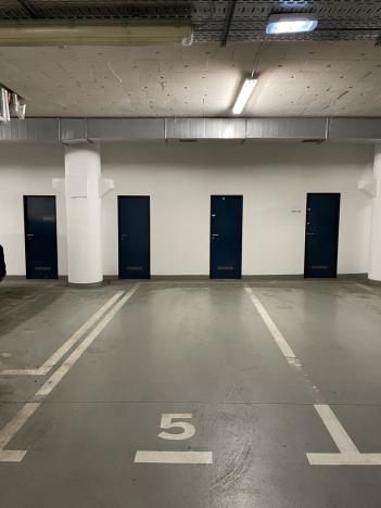 Pronájem garážového stání, Praha - Karlín, Křižíkova, 25 m2