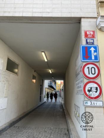 Pronájem garážového stání, Praha - Karlín, Křižíkova, 25 m2