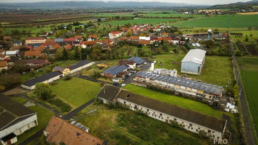 Prodej výrobních prostor, Radslavice, 3300 m2