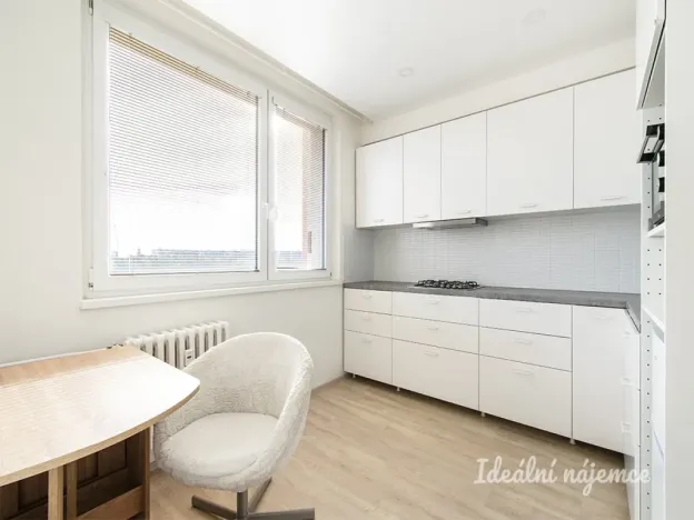 Pronájem bytu 1+1, Praha - Letňany, Dobratická, 31 m2