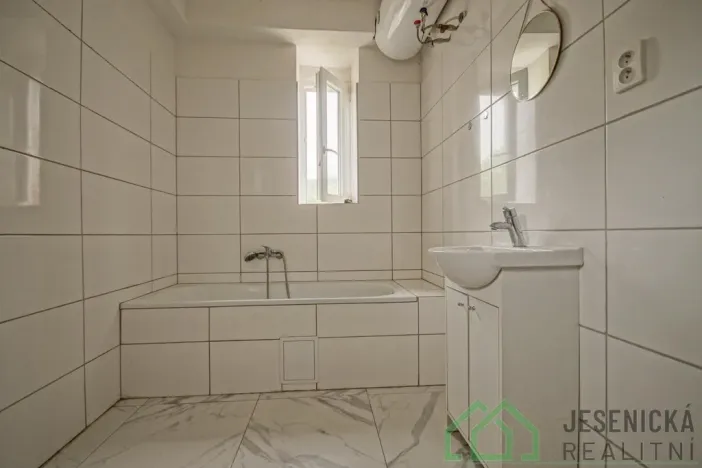 Pronájem bytu 1+1, Vápenná, 42 m2