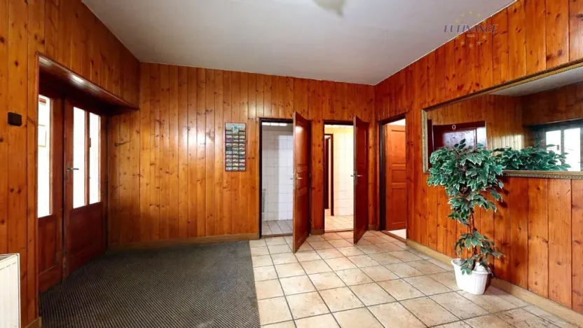 Prodej obchodního prostoru, Kralupy nad Vltavou, Hostivítova, 485 m2