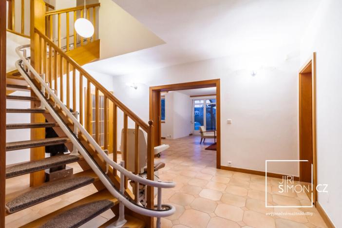 Prodej rodinného domu, Kamenice, Kruhová, 271 m2