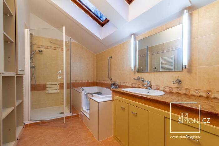 Prodej rodinného domu, Kamenice, Kruhová, 271 m2