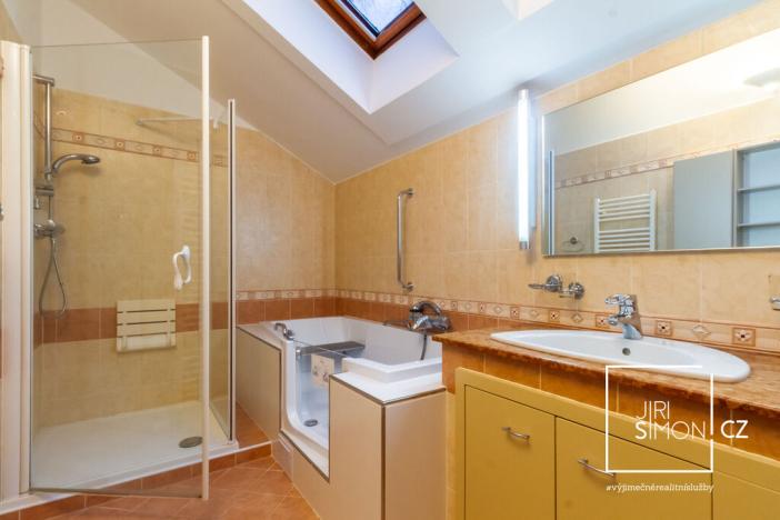 Prodej rodinného domu, Kamenice, Kruhová, 271 m2