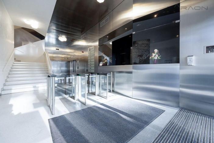 Pronájem kanceláře, Praha - Karlín, Pobřežní, 239 m2