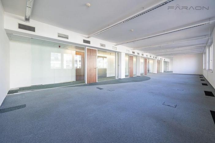 Pronájem kanceláře, Praha - Karlín, Pobřežní, 239 m2