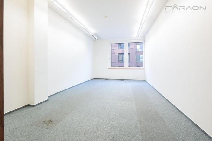 Pronájem kanceláře, Praha - Karlín, Pobřežní, 239 m2