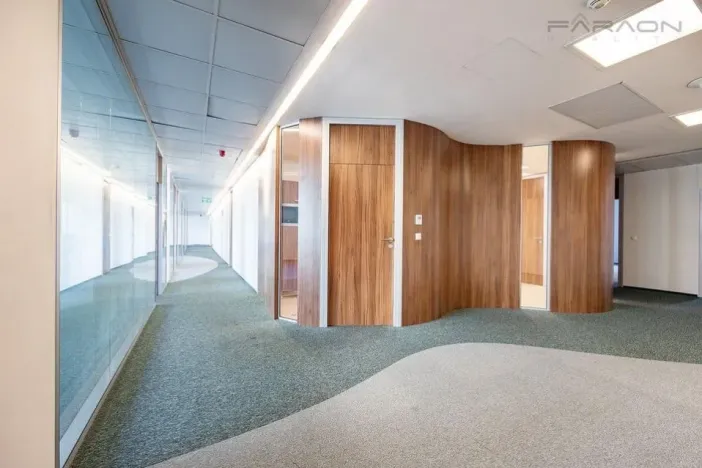 Pronájem kanceláře, Praha - Karlín, Pobřežní, 239 m2