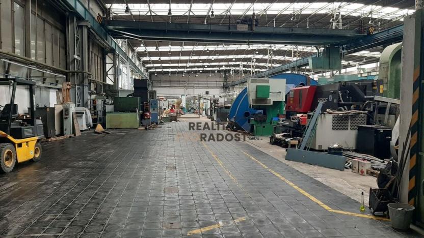 Pronájem skladu, Adamov, 2000 m2