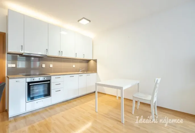 Pronájem bytu 1+kk, Praha - Kunratice, Za valem, 42 m2